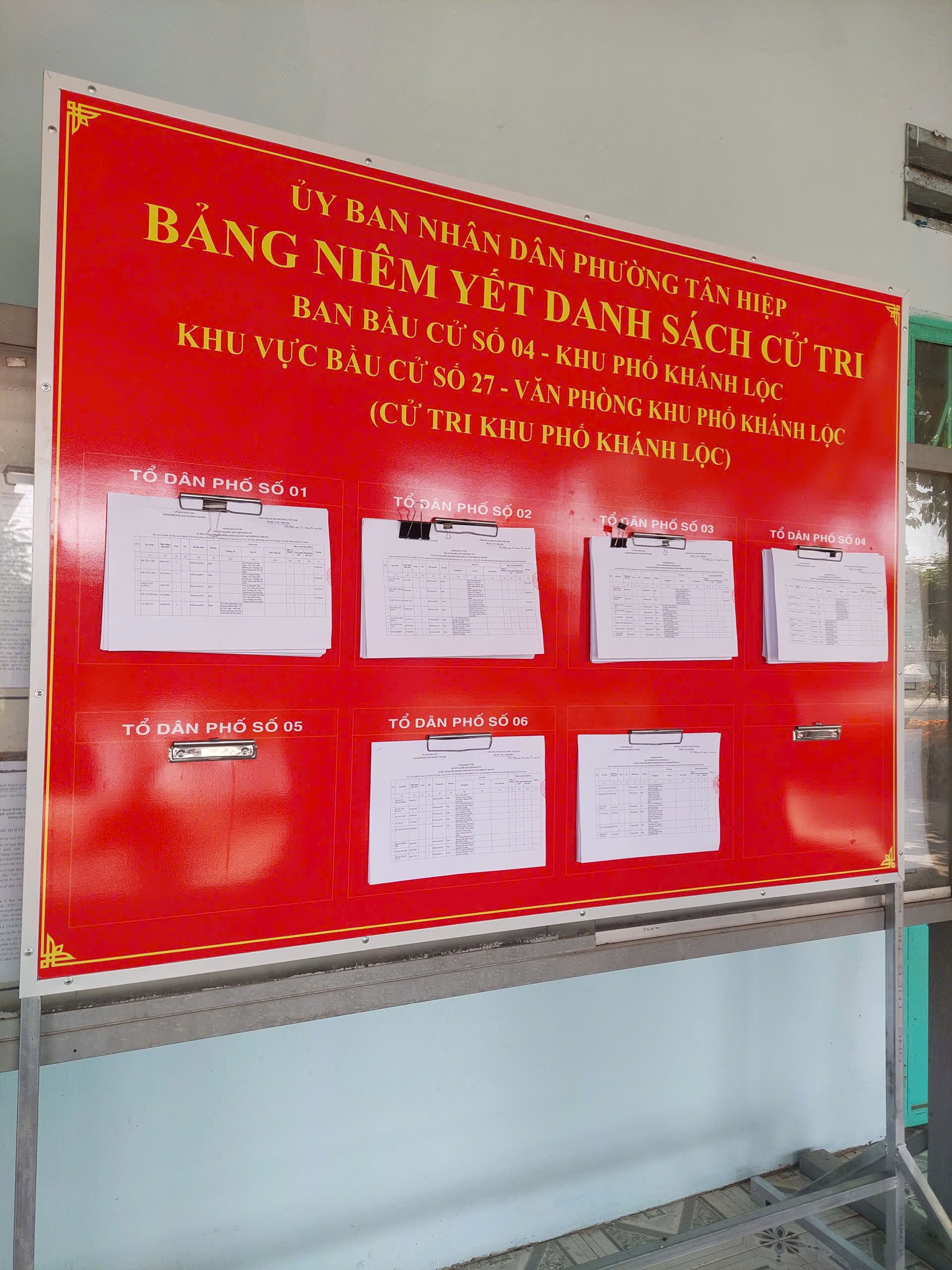 PHƯỜNG TÂN HIỆP ĐỒNG LOẠT NIÊM YẾT DANH SÁCH CỬ TRI PHỤC VỤ BẦU CỬ ĐẠI BIỂU QUỐC HỘI KHÓA XVI VÀ HỘI ĐỒNG NHÂN DÂN CÁC CẤP NHIỆM KỲ 2026 – 2031